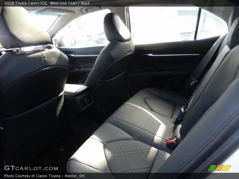 Wind Chill Pearl / Black 2018 Toyota Camry XLE
