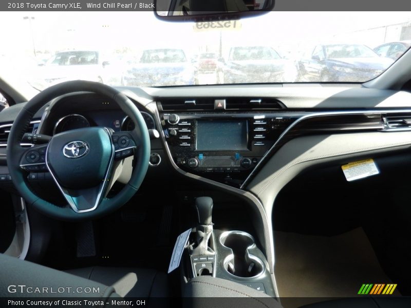 Wind Chill Pearl / Black 2018 Toyota Camry XLE