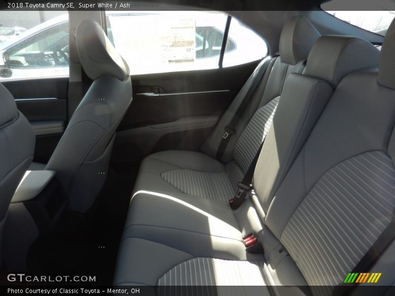 Super White / Ash 2018 Toyota Camry SE