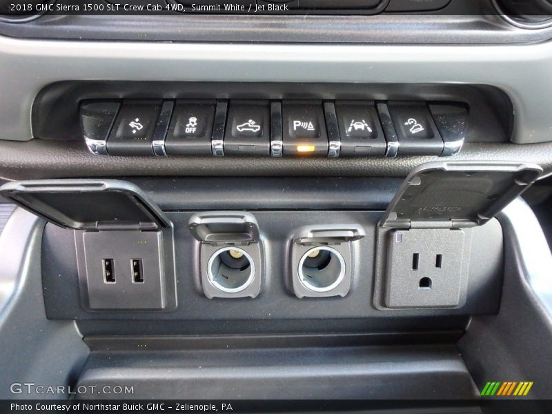 Summit White / Jet Black 2018 GMC Sierra 1500 SLT Crew Cab 4WD