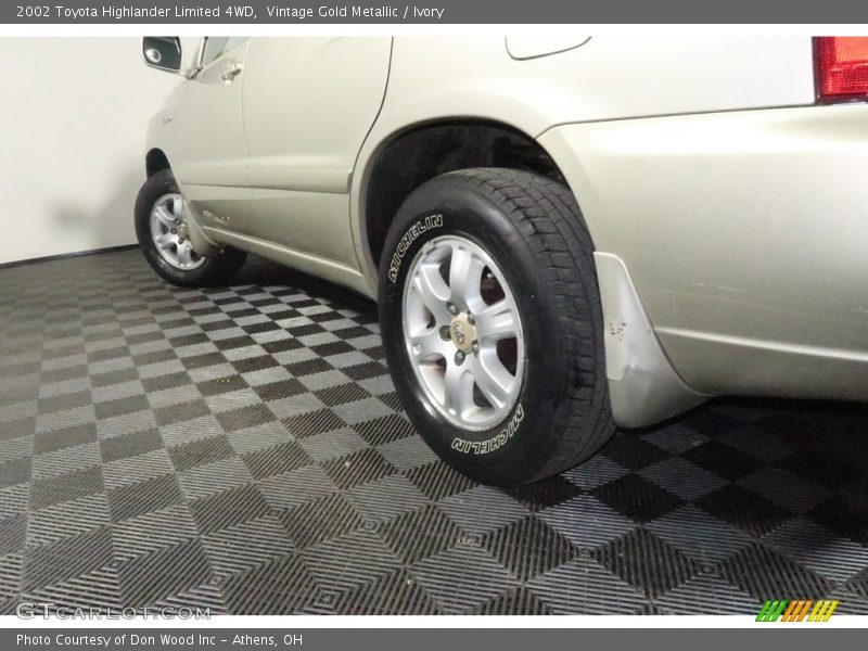 Vintage Gold Metallic / Ivory 2002 Toyota Highlander Limited 4WD