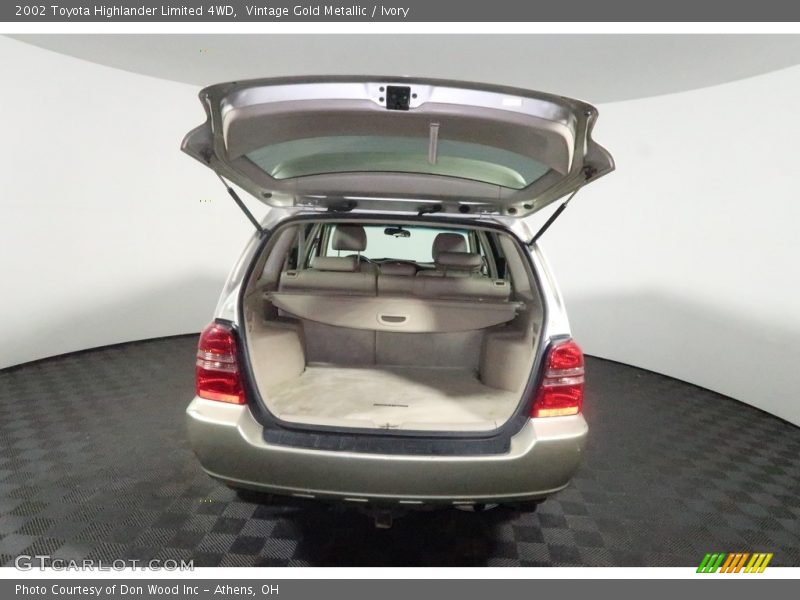 Vintage Gold Metallic / Ivory 2002 Toyota Highlander Limited 4WD