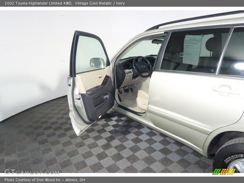 Vintage Gold Metallic / Ivory 2002 Toyota Highlander Limited 4WD