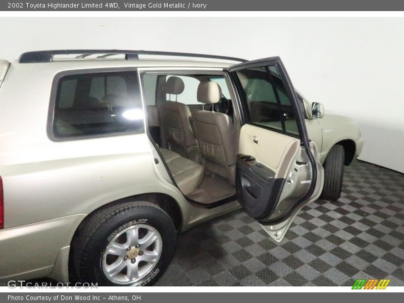 Vintage Gold Metallic / Ivory 2002 Toyota Highlander Limited 4WD