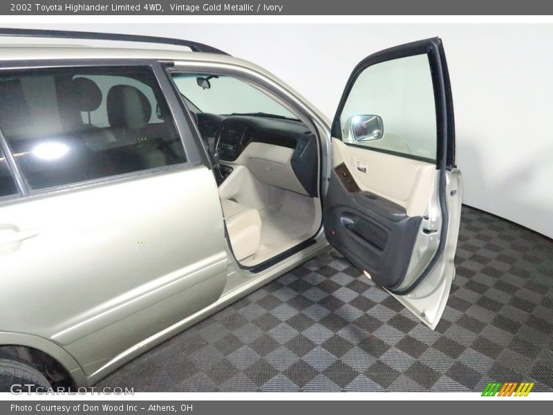 Vintage Gold Metallic / Ivory 2002 Toyota Highlander Limited 4WD