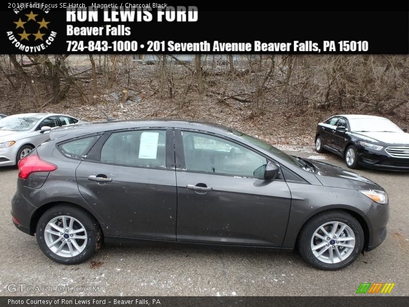Magnetic / Charcoal Black 2018 Ford Focus SE Hatch