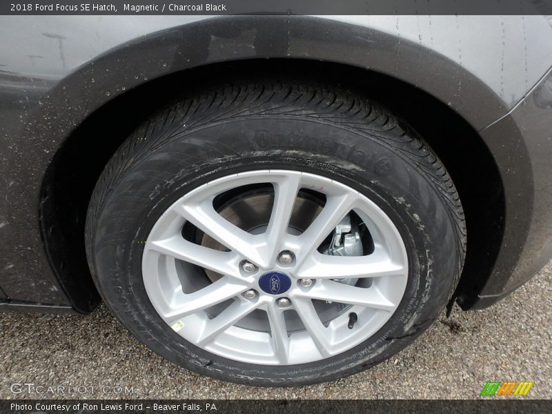 Magnetic / Charcoal Black 2018 Ford Focus SE Hatch