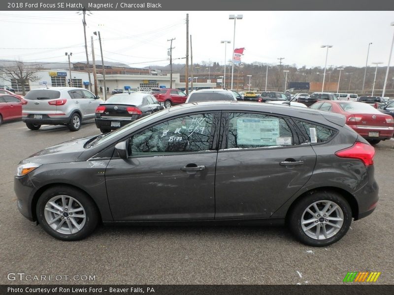 Magnetic / Charcoal Black 2018 Ford Focus SE Hatch