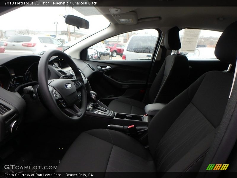 Magnetic / Charcoal Black 2018 Ford Focus SE Hatch