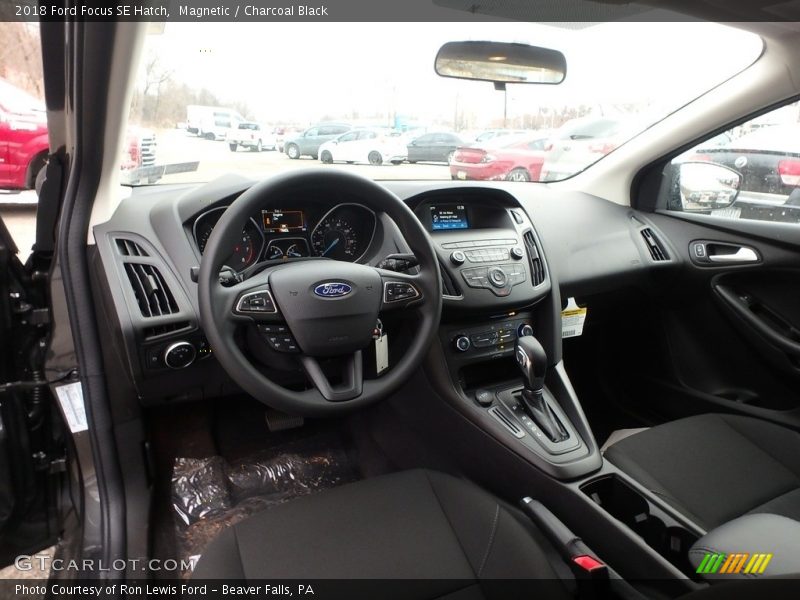 Magnetic / Charcoal Black 2018 Ford Focus SE Hatch