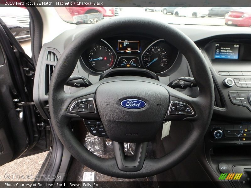 Magnetic / Charcoal Black 2018 Ford Focus SE Hatch