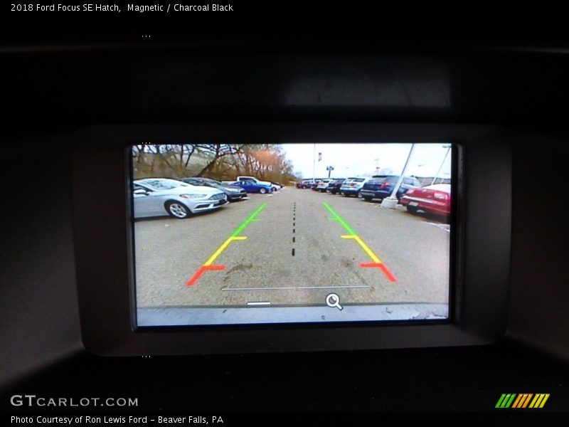Magnetic / Charcoal Black 2018 Ford Focus SE Hatch