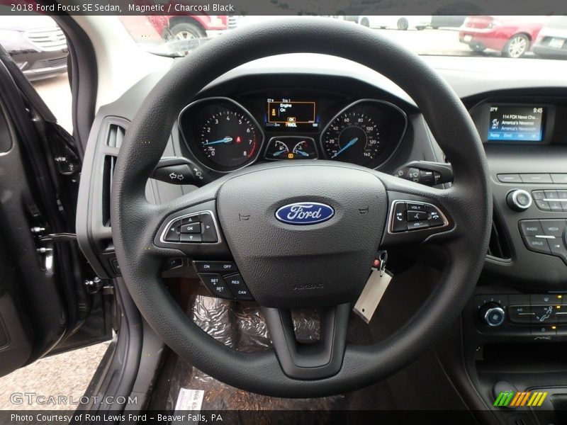 Magnetic / Charcoal Black 2018 Ford Focus SE Sedan