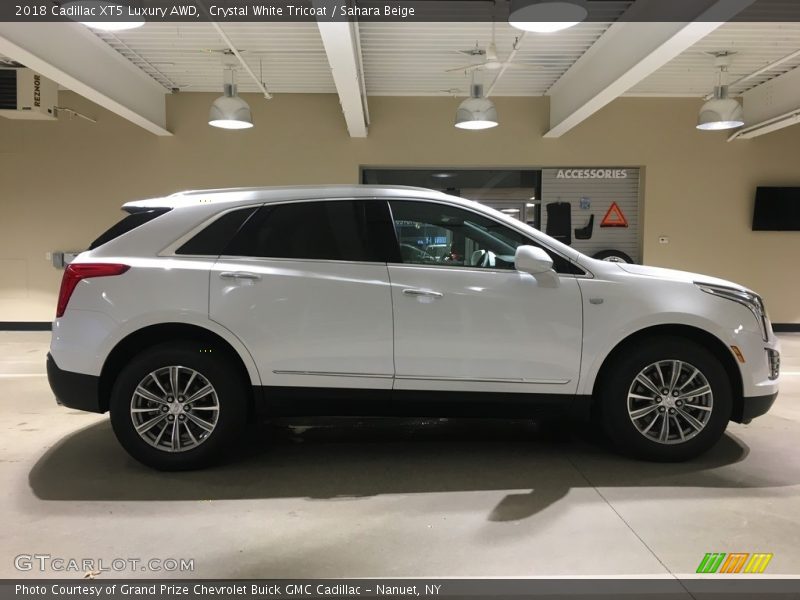 Crystal White Tricoat / Sahara Beige 2018 Cadillac XT5 Luxury AWD
