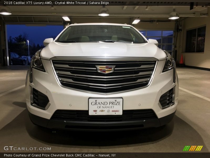 Crystal White Tricoat / Sahara Beige 2018 Cadillac XT5 Luxury AWD