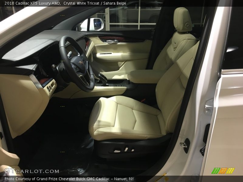 Crystal White Tricoat / Sahara Beige 2018 Cadillac XT5 Luxury AWD