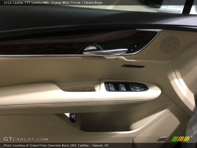 Crystal White Tricoat / Sahara Beige 2018 Cadillac XT5 Luxury AWD