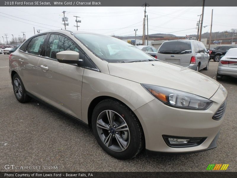 White Gold / Charcoal Black 2018 Ford Focus SE Sedan