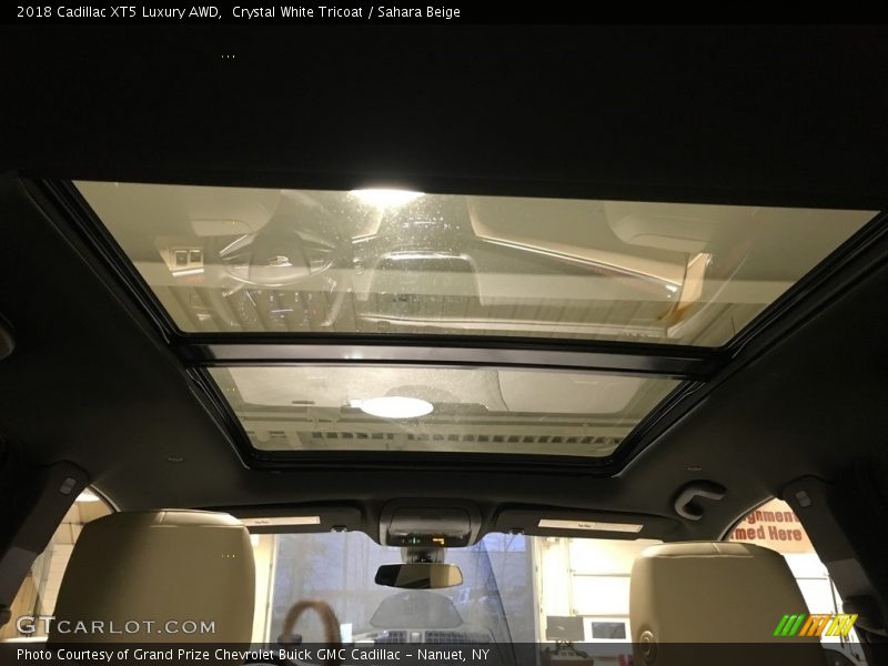 Crystal White Tricoat / Sahara Beige 2018 Cadillac XT5 Luxury AWD