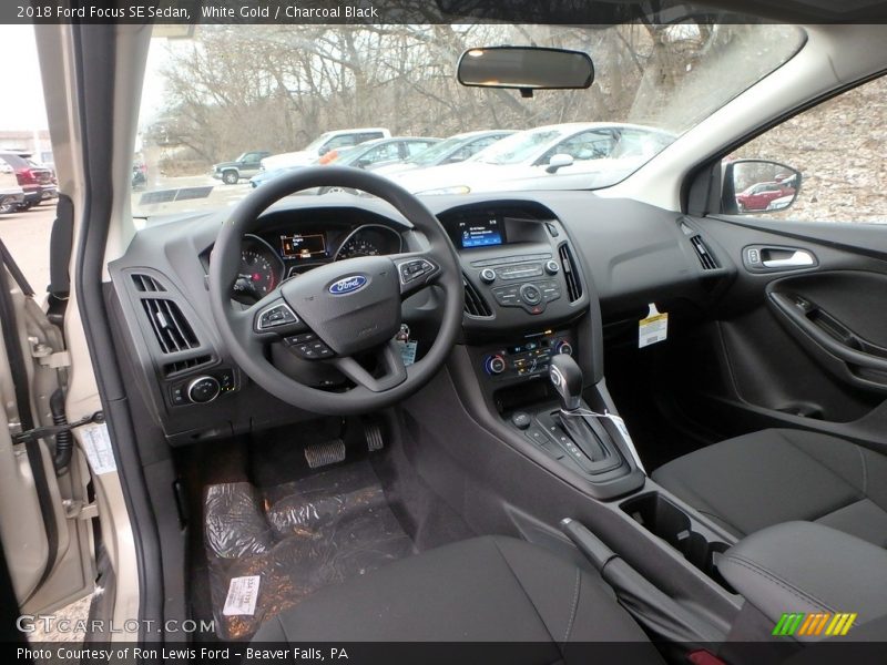 White Gold / Charcoal Black 2018 Ford Focus SE Sedan