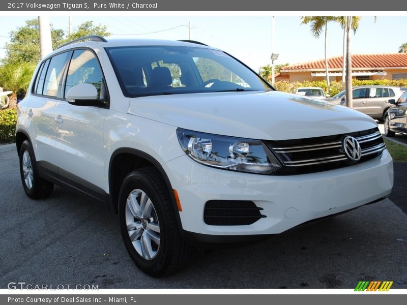 Pure White / Charcoal 2017 Volkswagen Tiguan S