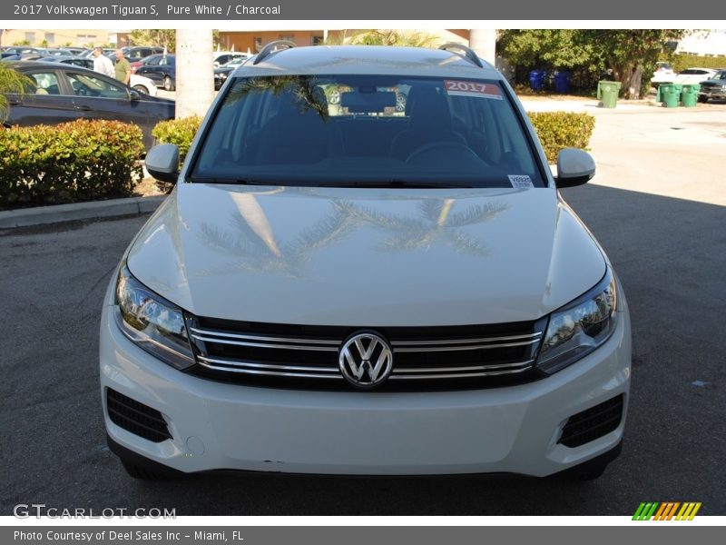 Pure White / Charcoal 2017 Volkswagen Tiguan S