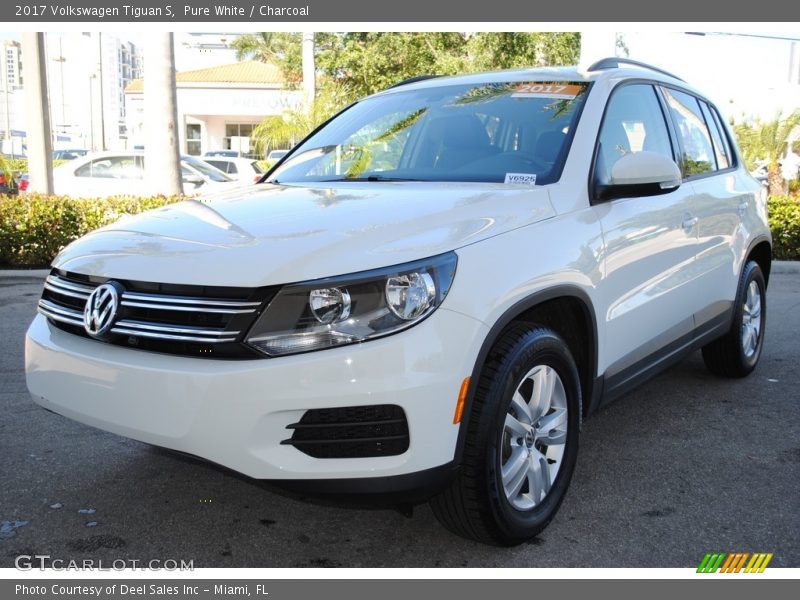 Pure White / Charcoal 2017 Volkswagen Tiguan S
