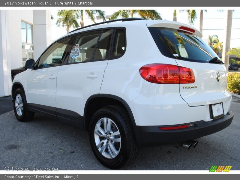 Pure White / Charcoal 2017 Volkswagen Tiguan S