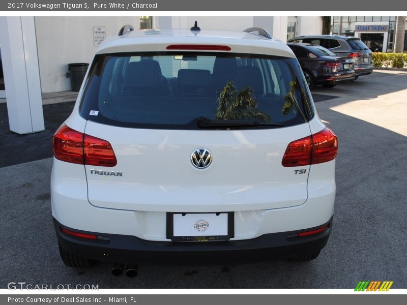 Pure White / Charcoal 2017 Volkswagen Tiguan S