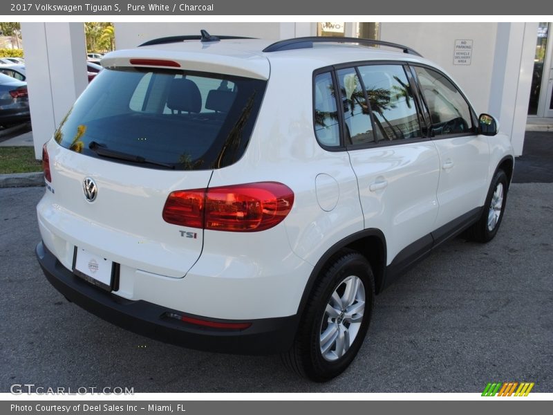Pure White / Charcoal 2017 Volkswagen Tiguan S