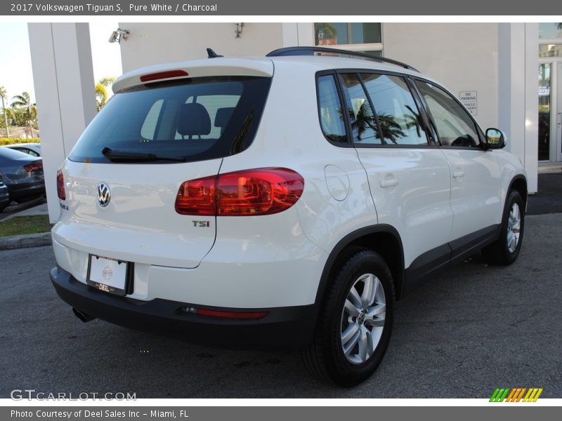 Pure White / Charcoal 2017 Volkswagen Tiguan S