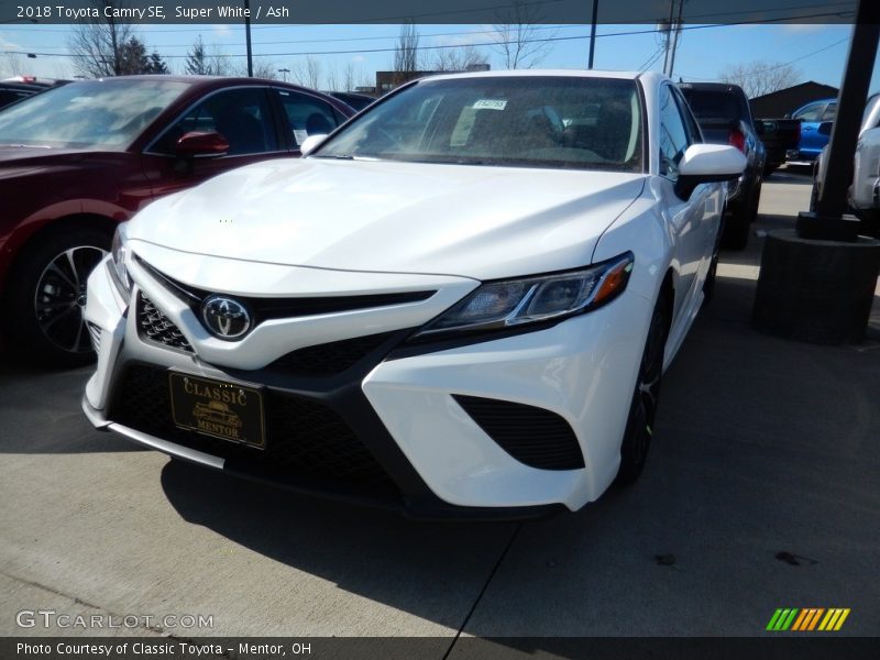 Super White / Ash 2018 Toyota Camry SE