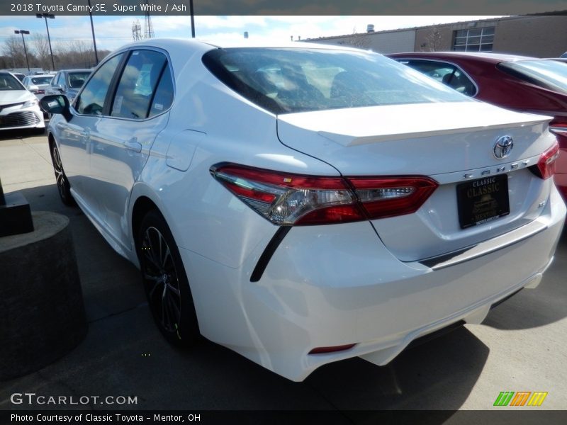 Super White / Ash 2018 Toyota Camry SE