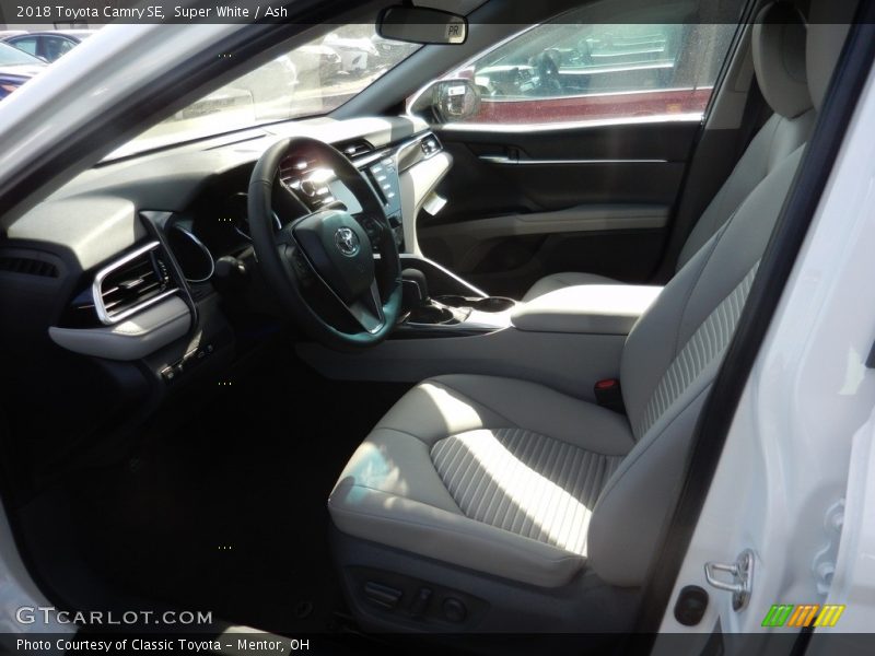 Super White / Ash 2018 Toyota Camry SE