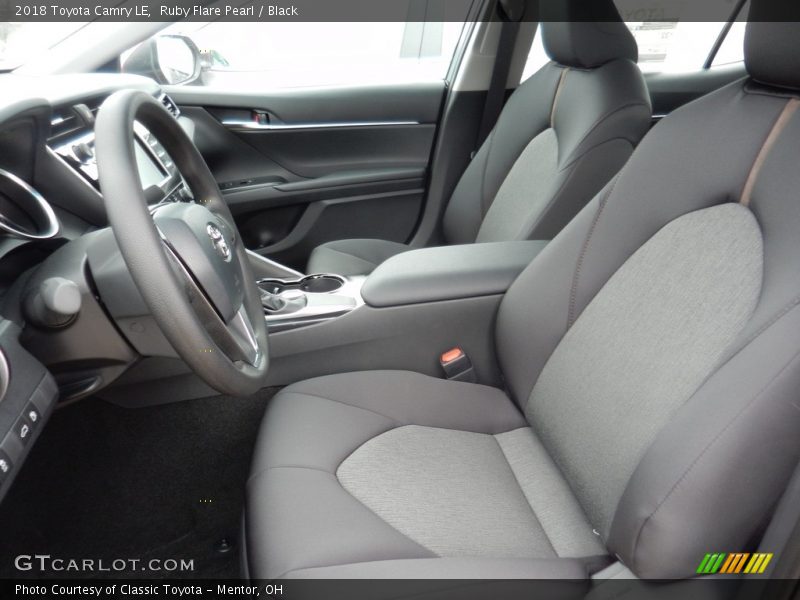 Ruby Flare Pearl / Black 2018 Toyota Camry LE