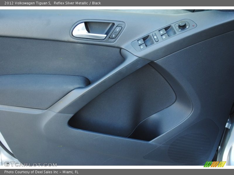 Reflex Silver Metallic / Black 2012 Volkswagen Tiguan S