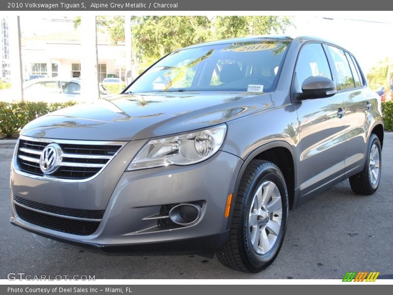 Alpine Grey Metallic / Charcoal 2010 Volkswagen Tiguan S