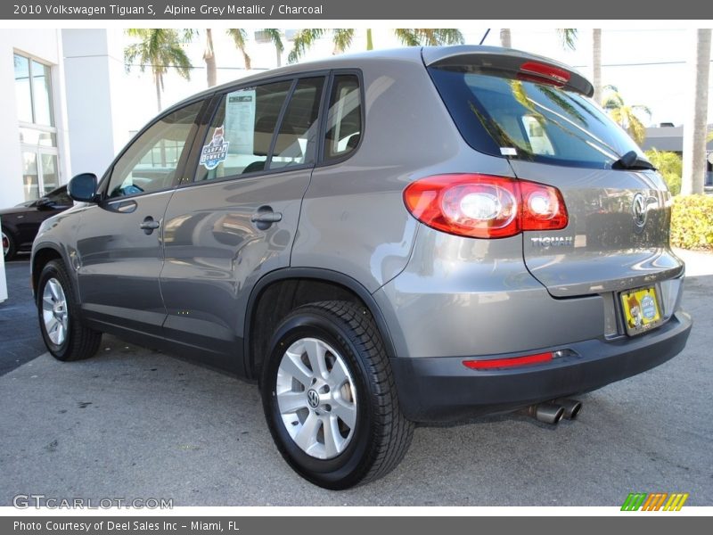 Alpine Grey Metallic / Charcoal 2010 Volkswagen Tiguan S