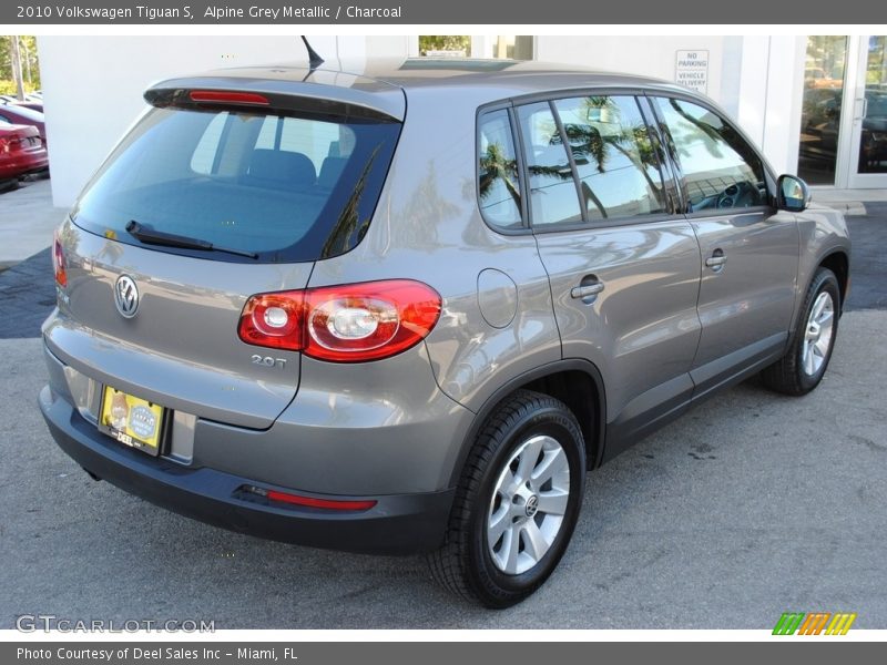 Alpine Grey Metallic / Charcoal 2010 Volkswagen Tiguan S