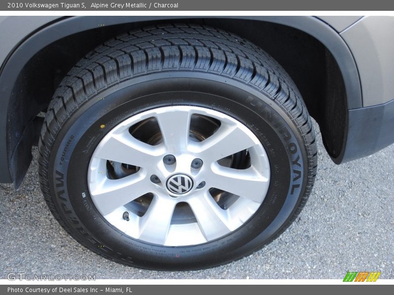 Alpine Grey Metallic / Charcoal 2010 Volkswagen Tiguan S