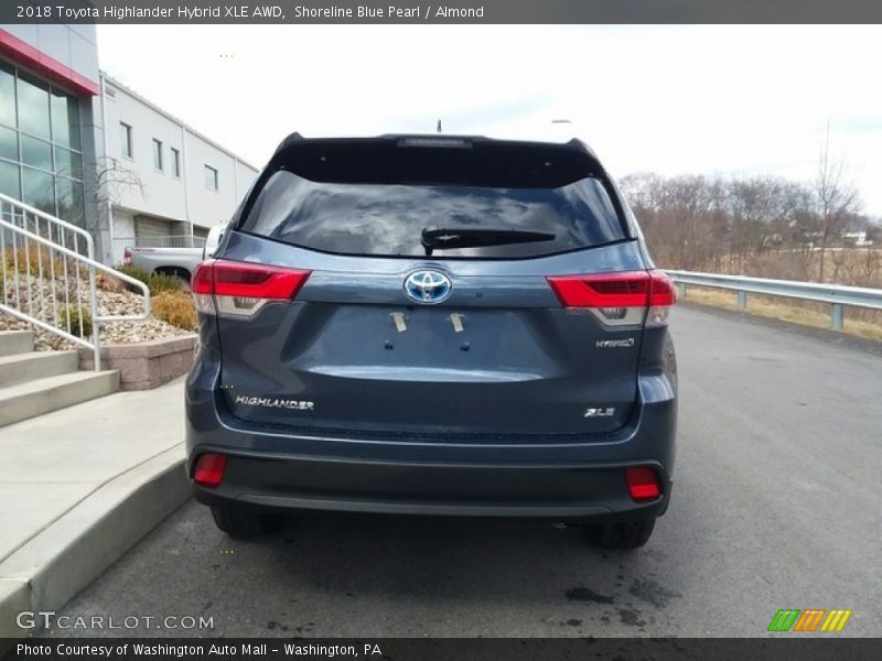 Shoreline Blue Pearl / Almond 2018 Toyota Highlander Hybrid XLE AWD