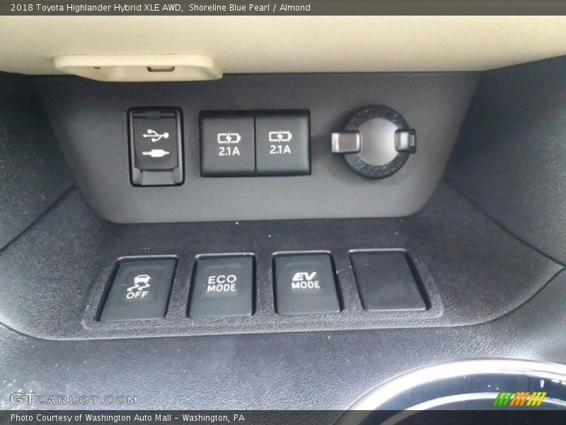 Shoreline Blue Pearl / Almond 2018 Toyota Highlander Hybrid XLE AWD