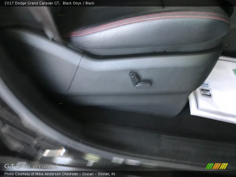Black Onyx / Black 2017 Dodge Grand Caravan GT