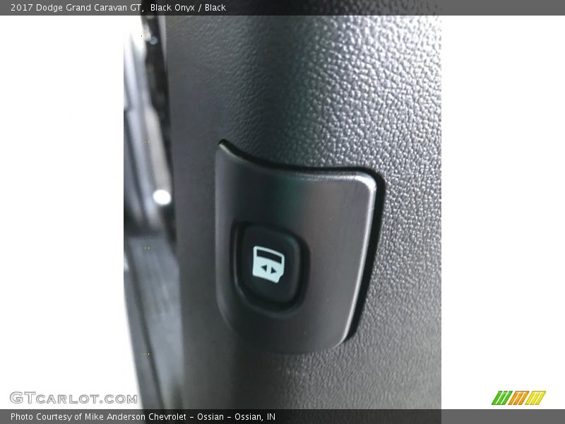 Black Onyx / Black 2017 Dodge Grand Caravan GT