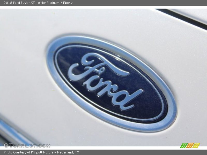 White Platinum / Ebony 2018 Ford Fusion SE