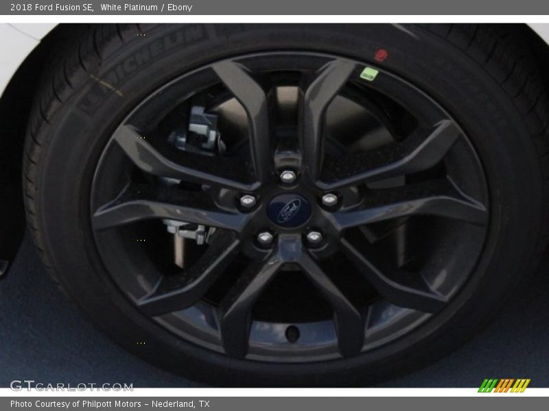 White Platinum / Ebony 2018 Ford Fusion SE