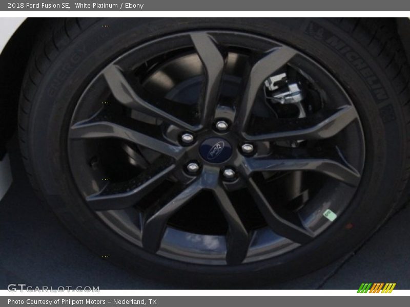 White Platinum / Ebony 2018 Ford Fusion SE
