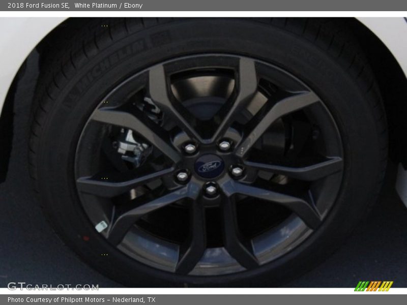 White Platinum / Ebony 2018 Ford Fusion SE