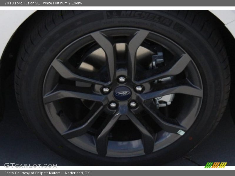 White Platinum / Ebony 2018 Ford Fusion SE