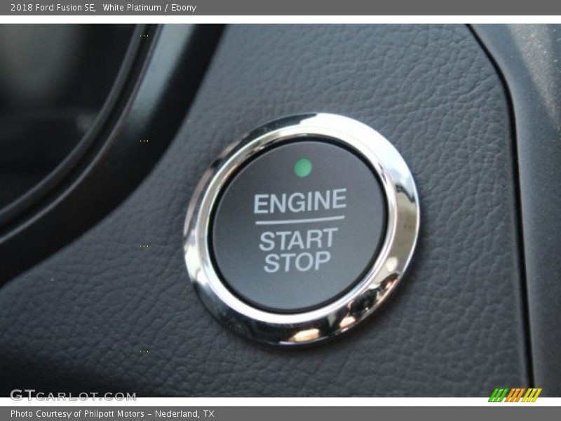 White Platinum / Ebony 2018 Ford Fusion SE